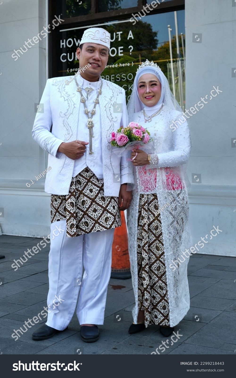 What Colors Are Popular for Baju Melayu Johor During Weddings