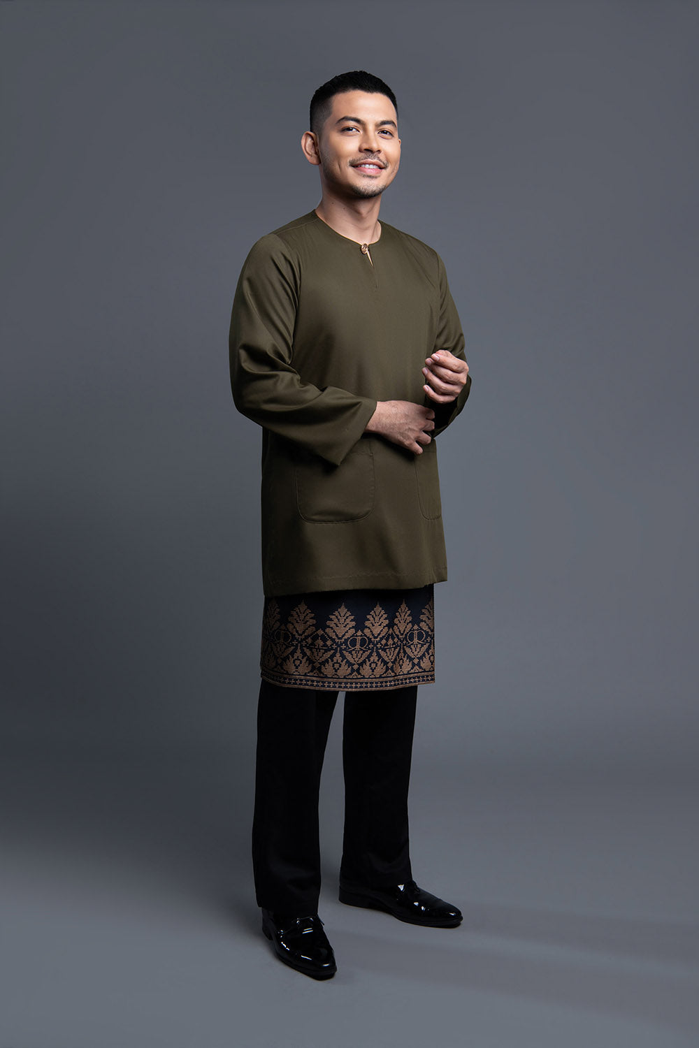 What Footwear Should You Pair With Baju Melayu Johor? Trendy Tips